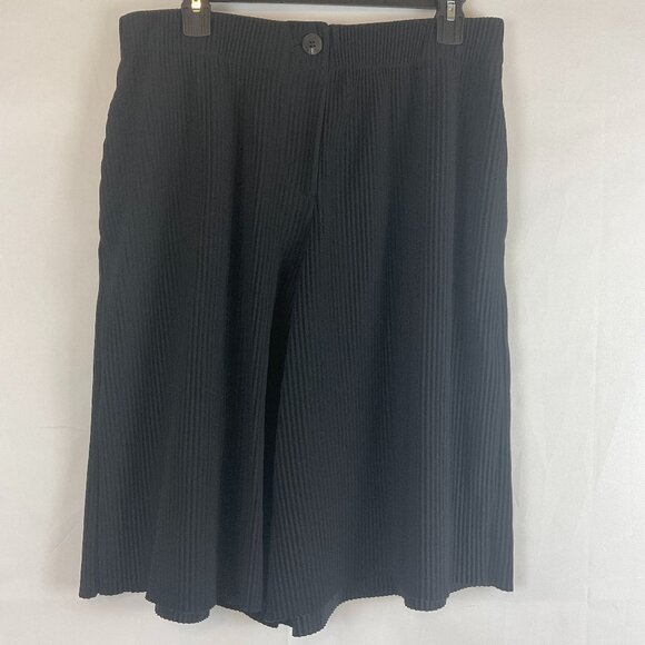 COS Pants - COS Accordion Pleat Shorts S Black Pockets Elastic Waist Bermuda Length